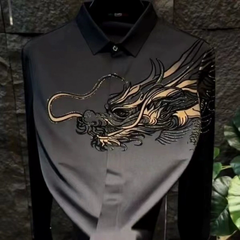Camisa estampada elegante y ajustada para hombre