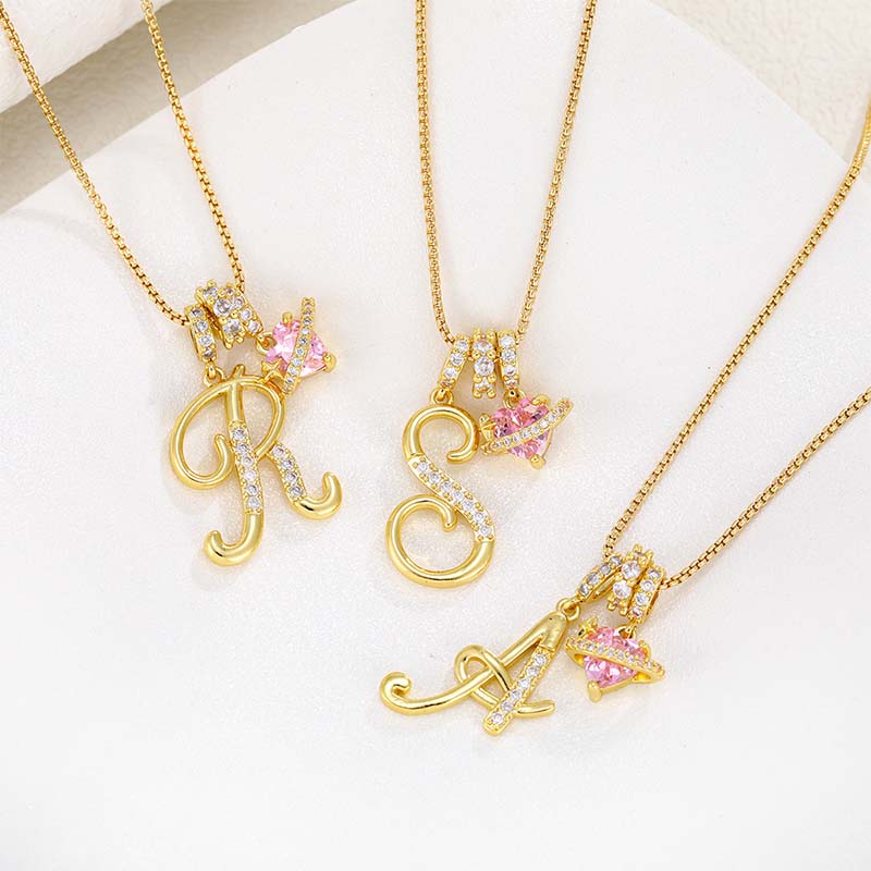 💖 Collar con iniciales y colgante de corazón rosa