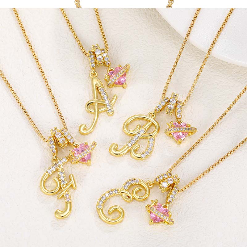 💖 Collar con iniciales y colgante de corazón rosa