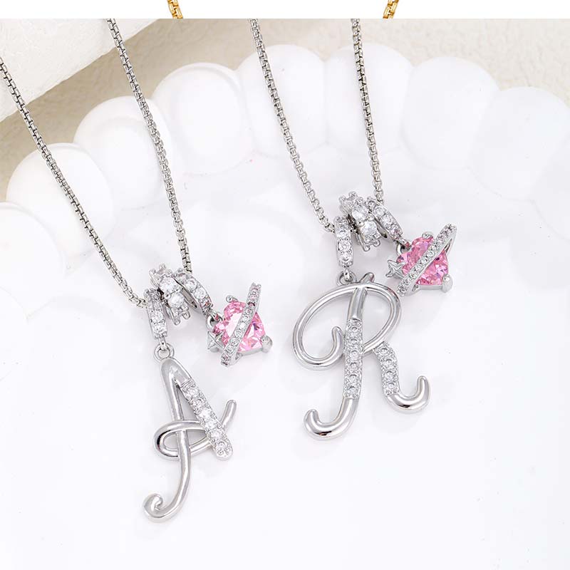 💖 Collar con iniciales y colgante de corazón rosa