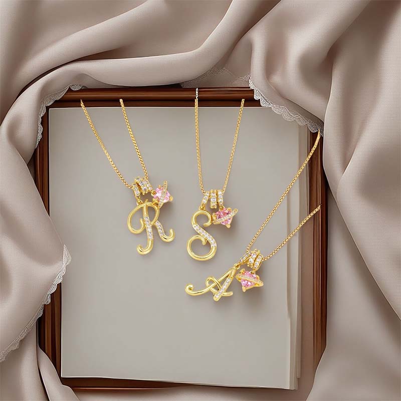 💖 Collar con iniciales y colgante de corazón rosa
