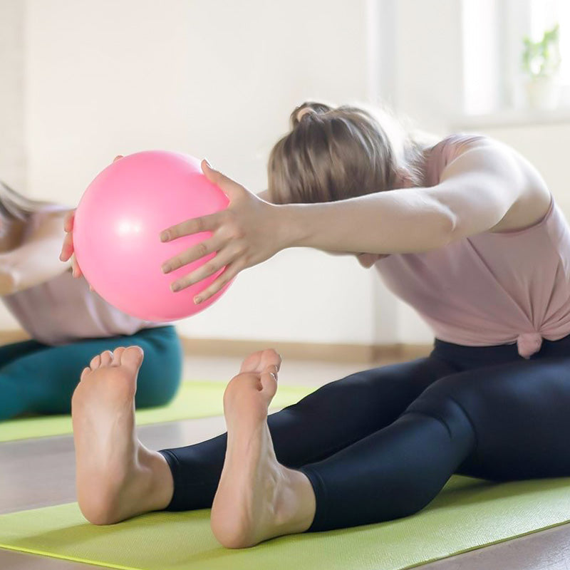 🔥 ¡50% DE DESCUENTO! 🏋️‍♀️✨ Pelota de Pilates Antiexplosión de 9” con Bomba Incluida Compacta, resistente y perfecta para entrenar en casa o llevar a cualquier lugar 💪👜 Ideal para tonificar, fortalecer y mejorar tu equilibrio.